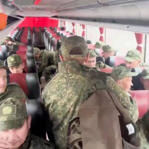 Rusia y Ucrania concretan nuevo canje de restos de soldados: Kiev recibe mil cuerpos a cambio de 35 rusos