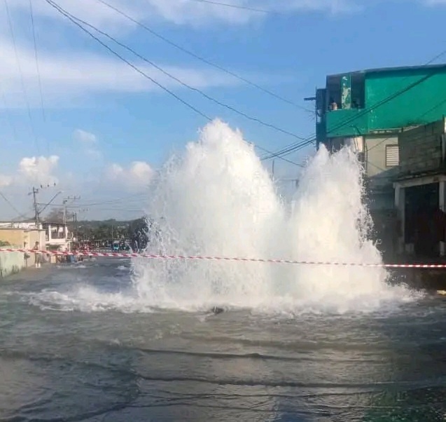 Explosión de conductora de agua deja sin servicio a Guanabacoa y Habana del Este en plena crisis del acueducto habanero