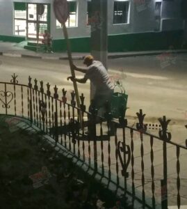 Hombre retira señal de Pare en San Luis sin autorización