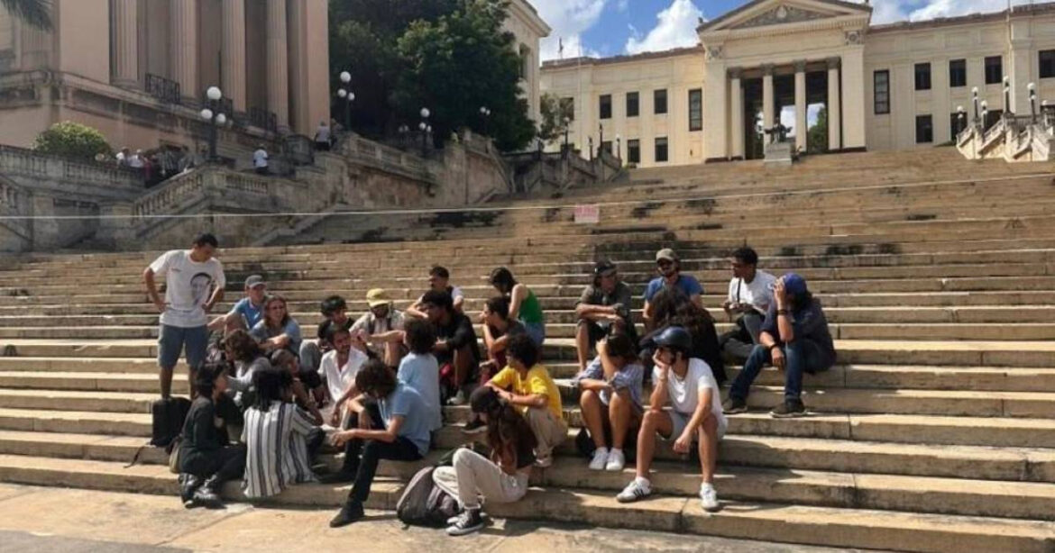 Estudiantes de la Universidad de La Habana protestan y se reúnen con autoridades