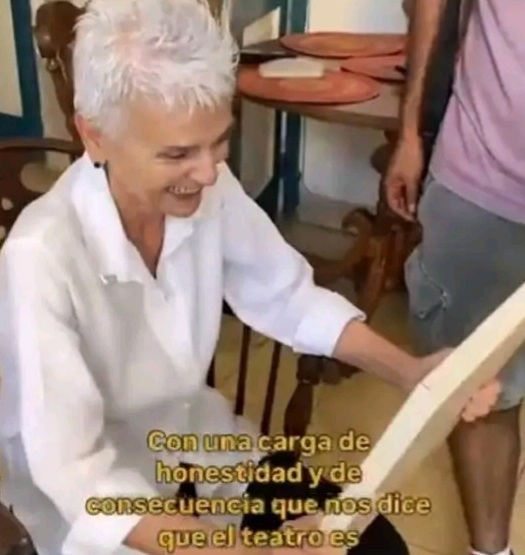 La cultura independiente no se rinde: teatristas cubanos homenajean a Nelda Castillo pese a la censura del régimen