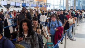 Donald Trump ordena despliegue de ICE en aeropuertos de EE.UU. en medio de crisis operativa