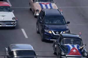 Exiliados cubanos en Miami alzan la voz en caravana por la libertad de Cuba