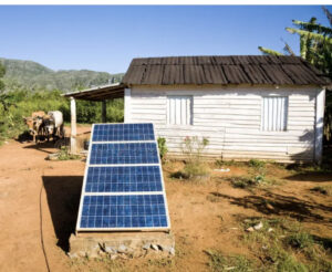 Continúa instalación de paneles solares donados por China en medio de apagones cada vez más prolongados