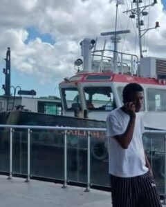 Lanchita de Regla vuelve a quedar varada en la bahía de La Habana