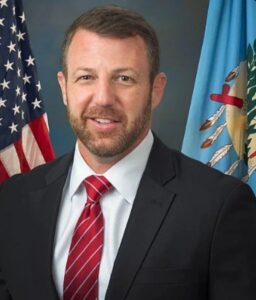 Trump cambia su gabinete: destituye a Kristi Noem y nombra a Markwayne Mullin como nuevo zar de seguridad fronteriza