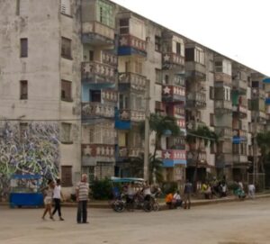 Cuba endurece las reglas para la compraventa de viviendas: pagos con cheque de gerencia, notario y sellos fiscales