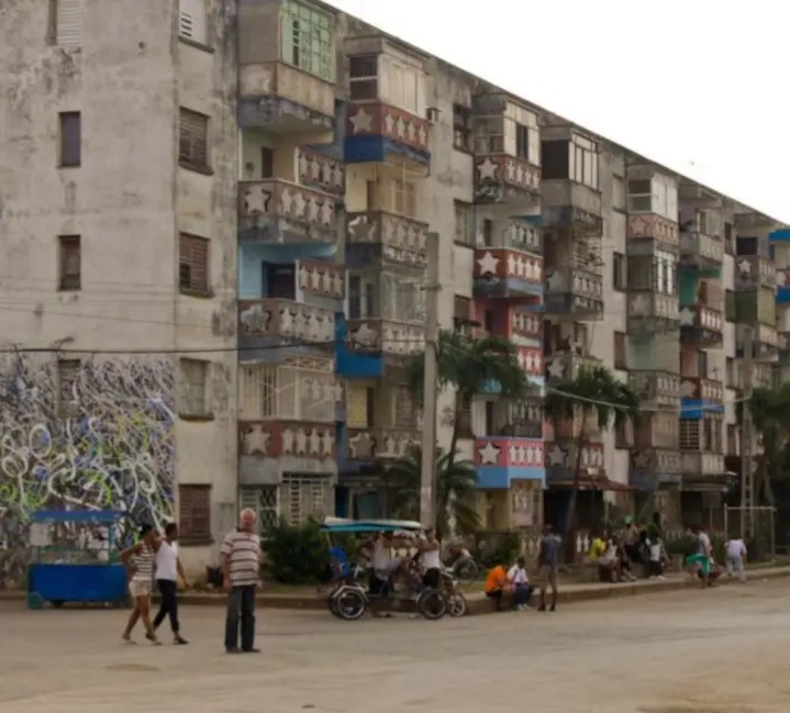 Cuba endurece las reglas para la compraventa de viviendas: pagos con cheque de gerencia, notario y sellos fiscales