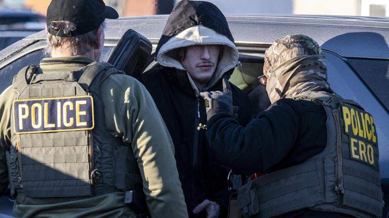 Gobierno de Donald Trump impulsa acuerdos con policías locales para intensificar detenciones migratorias