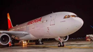 Iberia suspende sus vuelos a Cuba a partir de junio: el régimen castrista ahuyenta a los turistas y profundiza su aislamiento internacional