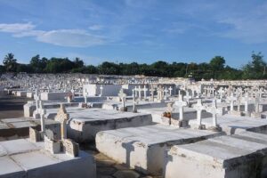 Crisis en el Cementerio de Las Tunas : suspendidos los enterramientos en espacios estatales.