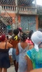 Vecinos capturan y golpean a presunto ladrón en el reparto Veguita de Galo, Santiago de Cuba