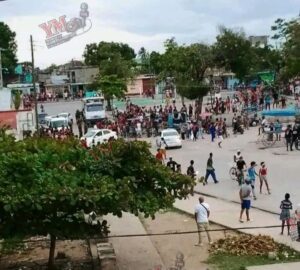 Pelea a machetazos causa alarma en las inmediaciones de La Barca de Oro, Santiago de Cuba
