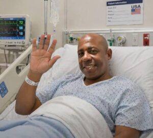 Carlos Tabares se recupera en Miami tras cirugía por tumor maligno en el riñón