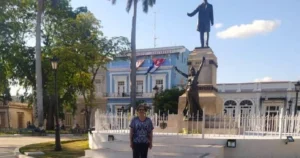 Alina Bárbara López denuncia casi diez horas de detención arbitraria, mientras el régimen niega que en Cuba haya presos políticos
