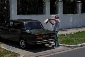 18,000 pesos por tres litros: el precio de la gasolina en el mercado negro cubano se dispara a 6,000 por litro