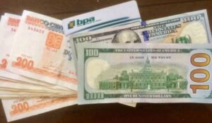 "Nos obligan a perder el dinero": el Banco Popular de Ahorro admite que no tiene dólares y justifica la crisis con la baja disponibilidad de MLC