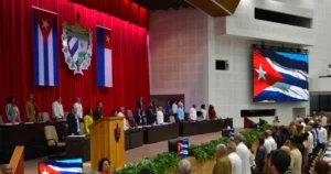 El Parlamento cubano alerta a organismos internacionales sobre una "real y peligrosa amenaza" de agresión militar de Estados Unidos