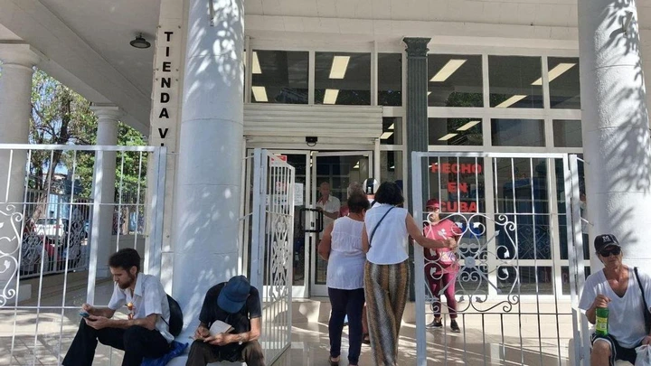 La esquizofrenia del socialismo: productos "100% cubanos" que solo se pueden pagar en dólares