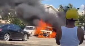 Incendio en parqueo detrás del Hotel Meliá Cohiba en El Vedado genera preocupación y debate en redes sociales