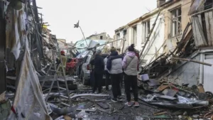 Ataque masivo con drones de Ucrania: un muerto en la región de Moscú y más de 300 drones derribados