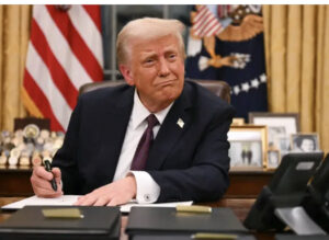 Trump recrudece la tensión comercial con la Unión Europea:arancel del 25% a autos europeos .