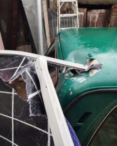 Tormenta local severa destruye paneles solares de parroquia en Palma Soriano