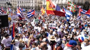 La crisis cubana impulsa el éxodo: 14.390 cubanos obtuvieron la nacionalidad española en 2025