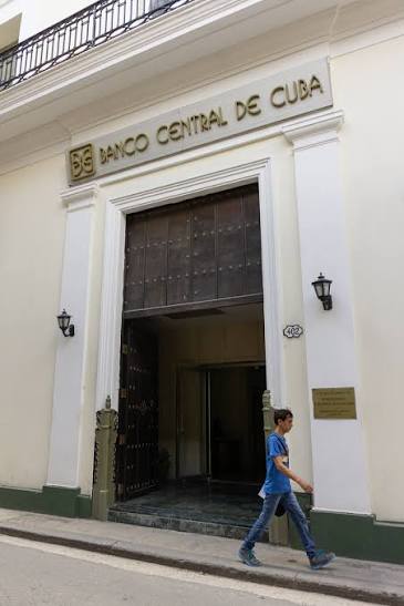 El turno de la noche: el MININT se arma para congelar cuentas sin avisar y sin juicio previo