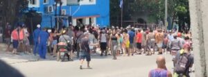 Vecinos de San Miguel del Padrón protagonizan un cacerolazo contra el régimen castrista