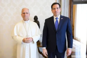 Marco Rubio se reúne en el Vaticano con el papa León XIV para abordar la ayuda humanitaria a Cuba y el conflicto en Oriente Medio
